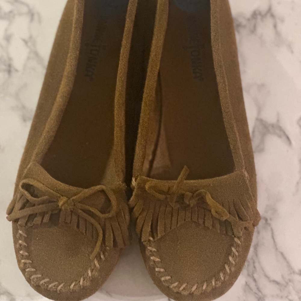 Minnetonka Tan Suede Women's Moccasins